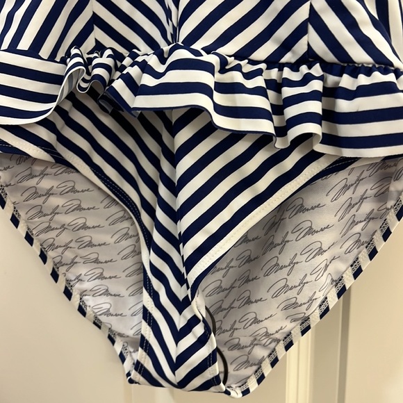 Marilyn Monroe ladies swimsuit - Picture 3 of 6